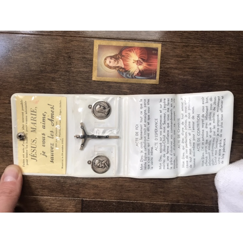 Religious scapular meant to be put in pocket and pulled out for a fast prayer 1950’s
