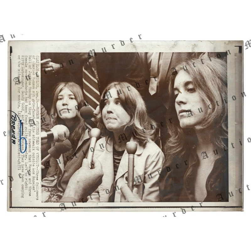 Manson Family 1971 Press/Wire Photograph, Kitty Lutesinger, Sandra Good, Nancy Pitman, "MANSON FRIENDS TOLD OF VERDICT", Charles Manson